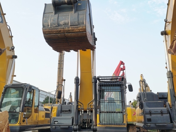 徐工XE335C大型挖掘机