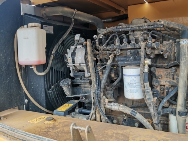 徐工XE75D小型挖掘机