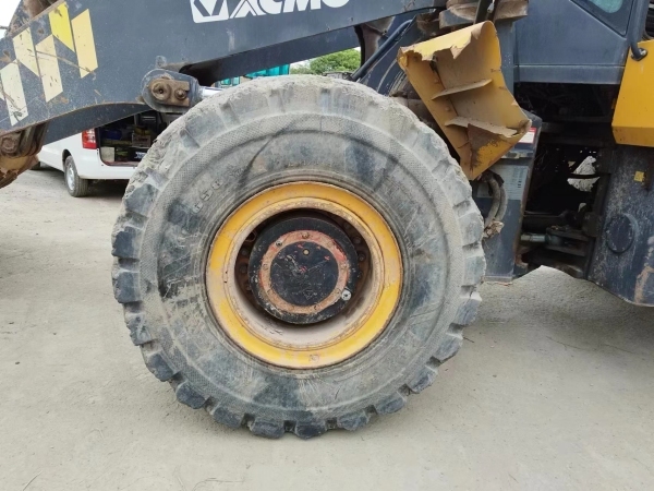 徐工LW600FV6吨