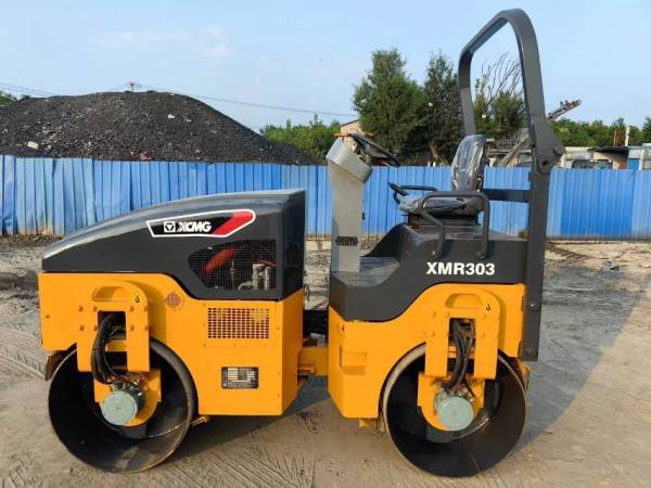 徐工XMR303轻型压路机