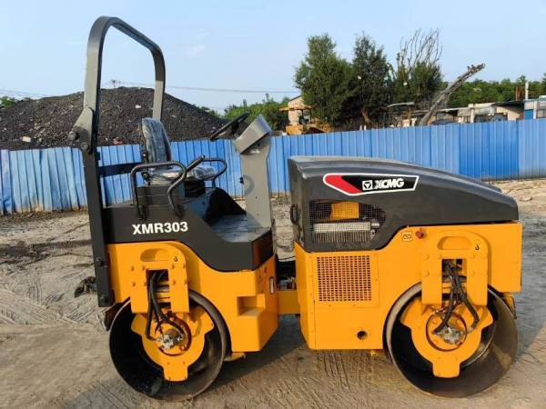 徐工XMR303轻型压路机