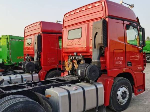徐工G7系列6×4国六燃油牵引车G7