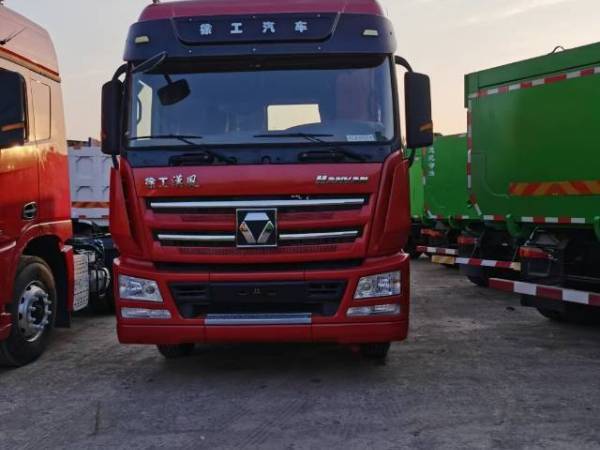 徐工G7系列6×4国六燃油牵引车G7