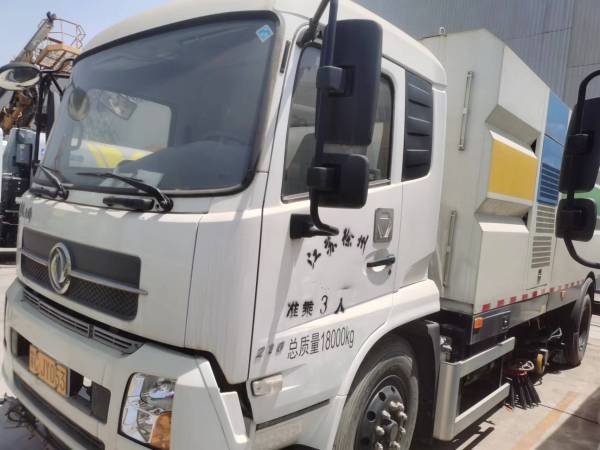 徐工XZJ5181TSLD5湿式扫路车