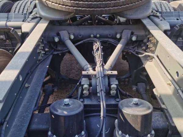 徐工G7系列6×4国六燃油牵引车G7