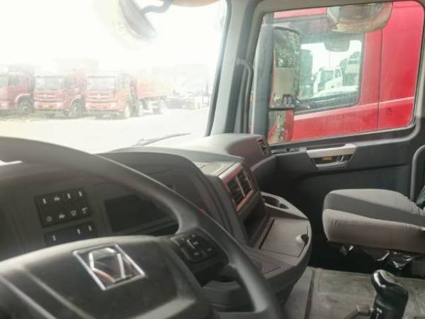 徐工G7系列6×4国六燃油牵引车G7
