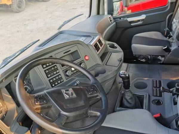 徐工G7系列6×4国六燃油牵引车G7