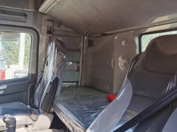 徐工G7系列6×4国六燃油牵引车G7