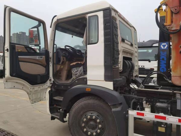 徐工XZJ5250ZXXZ5车厢可卸式垃圾车