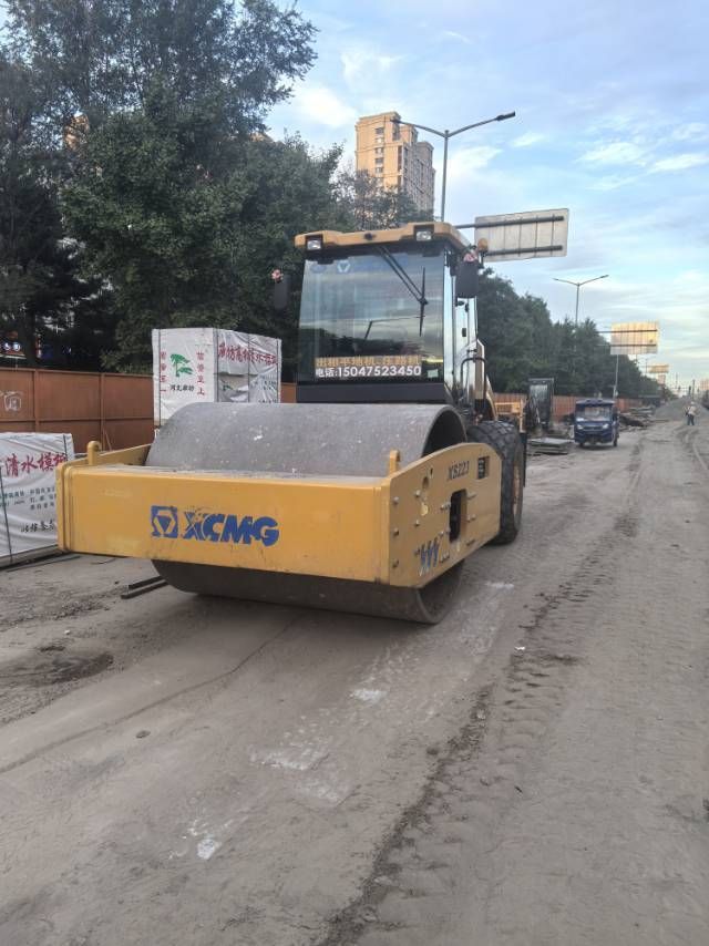 徐工XS225全液压单钢轮压路机