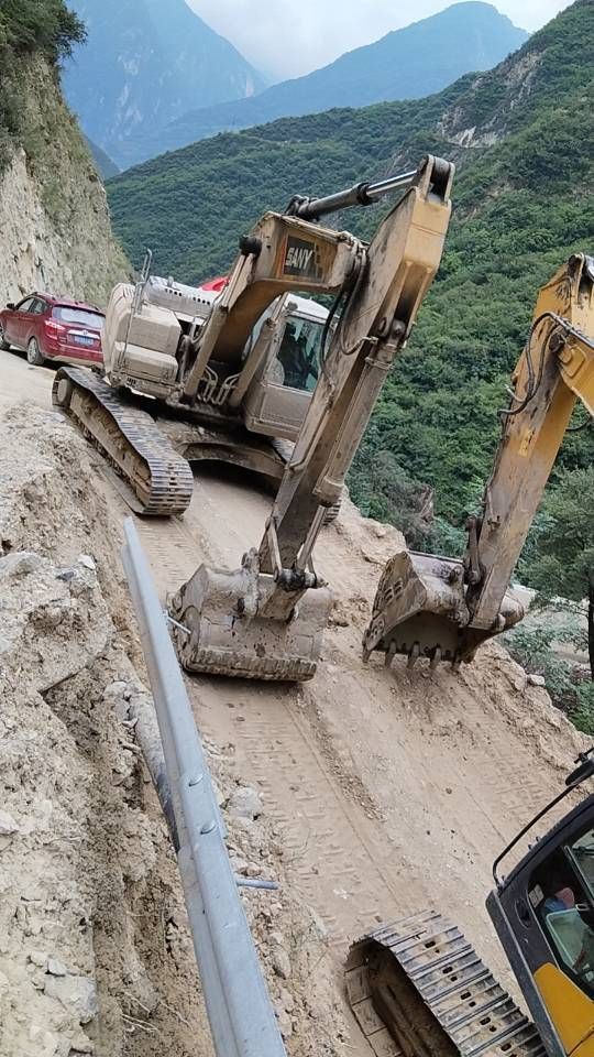 徐工XE225DK中型挖掘机