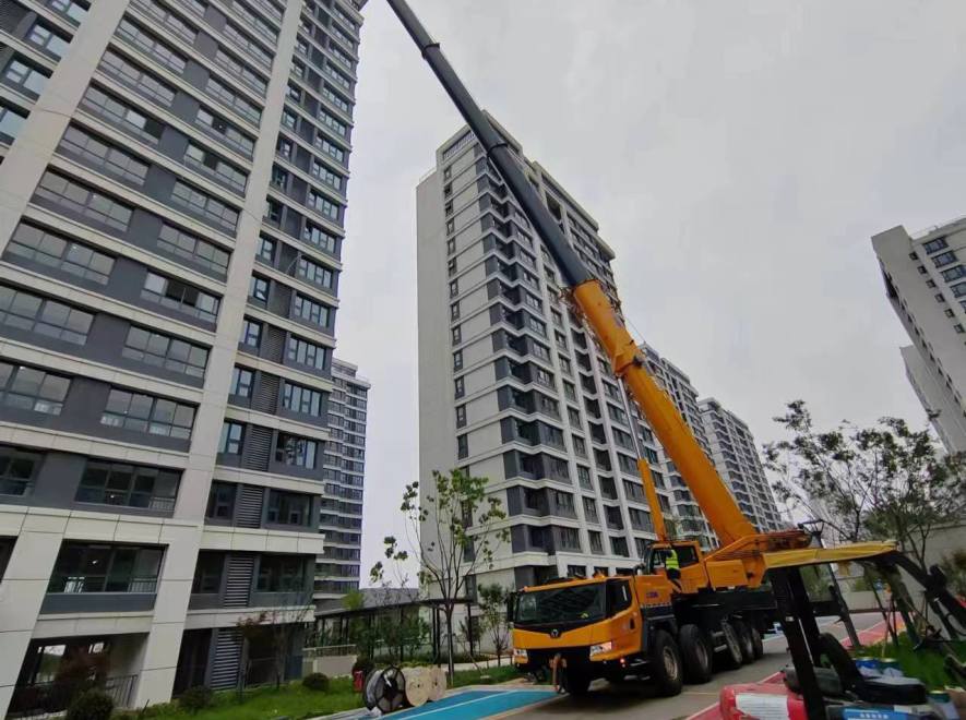 徐工XCT130L8汽车起重机