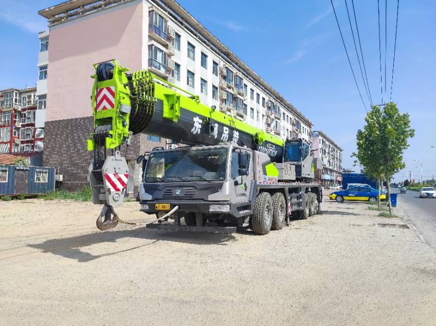 中联100A763汽车起重机