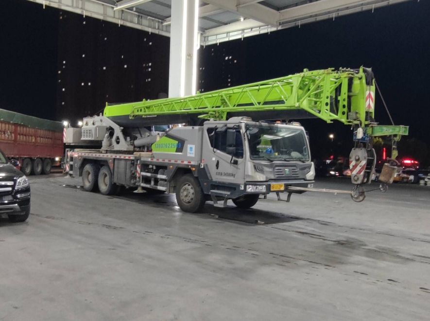 中联25吨汽车起重机