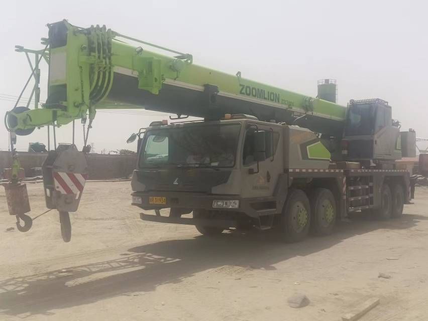 中联1280吨汽车起重机